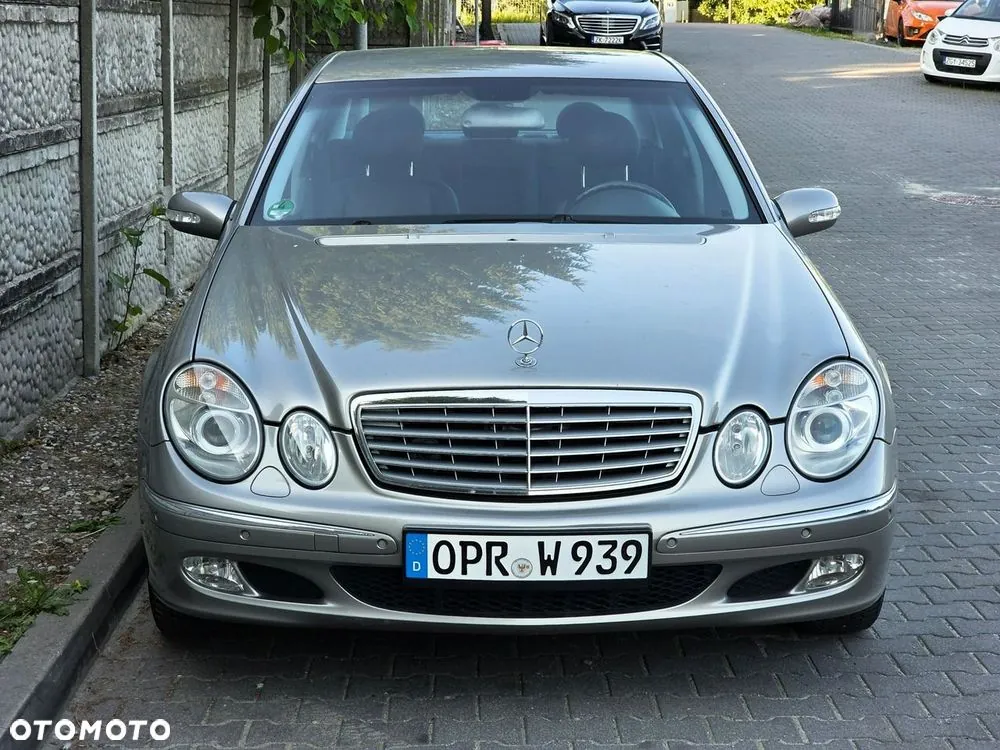 Mercedes-Benz E-Class 2003 photo 2