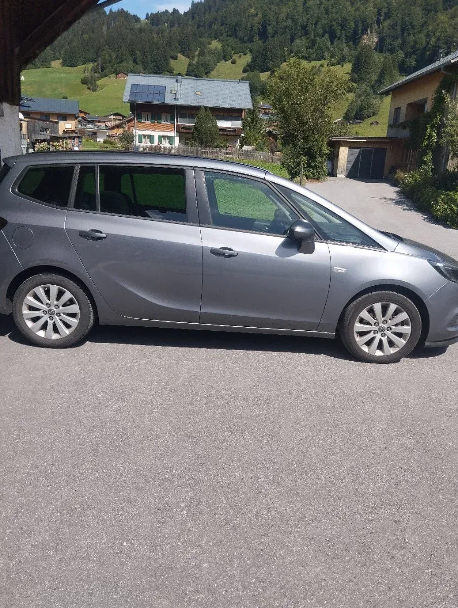 Opel Zafira 2017 photo 2