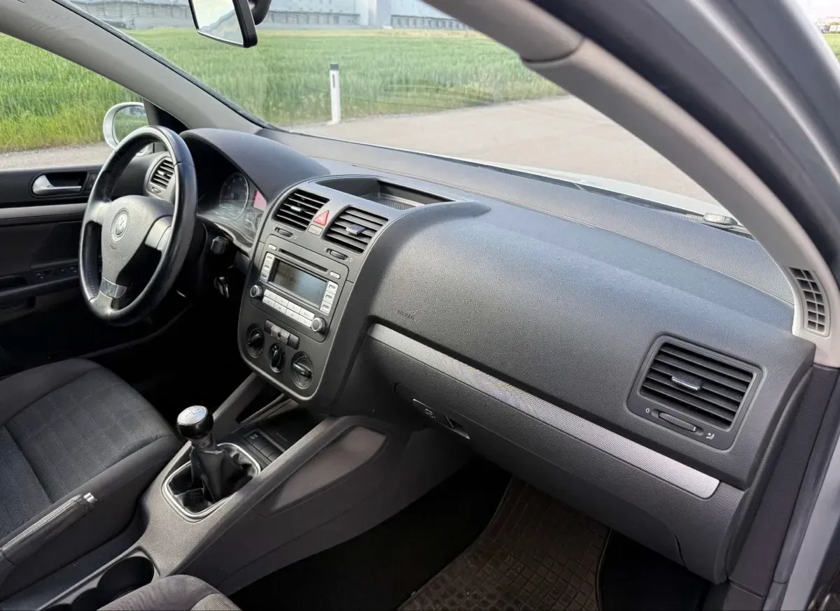 Volkswagen Golf 2004 photo 2