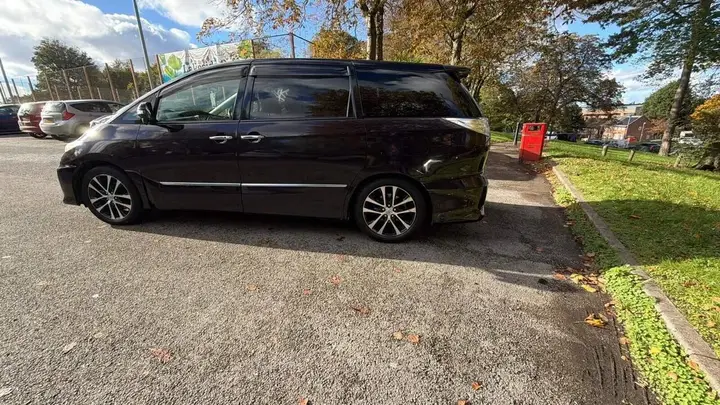 Toyota Estima 2013 photo 3