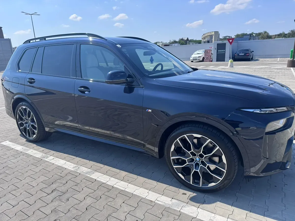 BMW X7 2023 photo 2