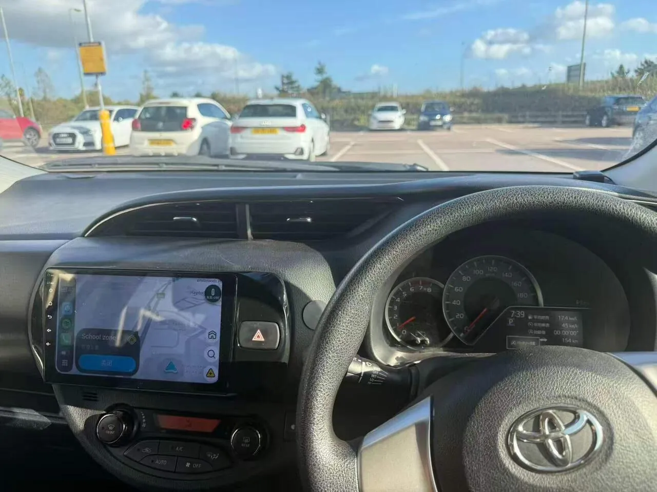 Toyota Yaris 2015 photo 5