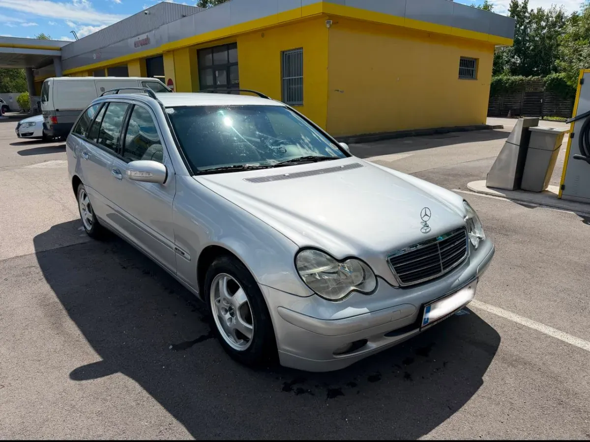 Mercedes-Benz C-Class 2002 photo 2