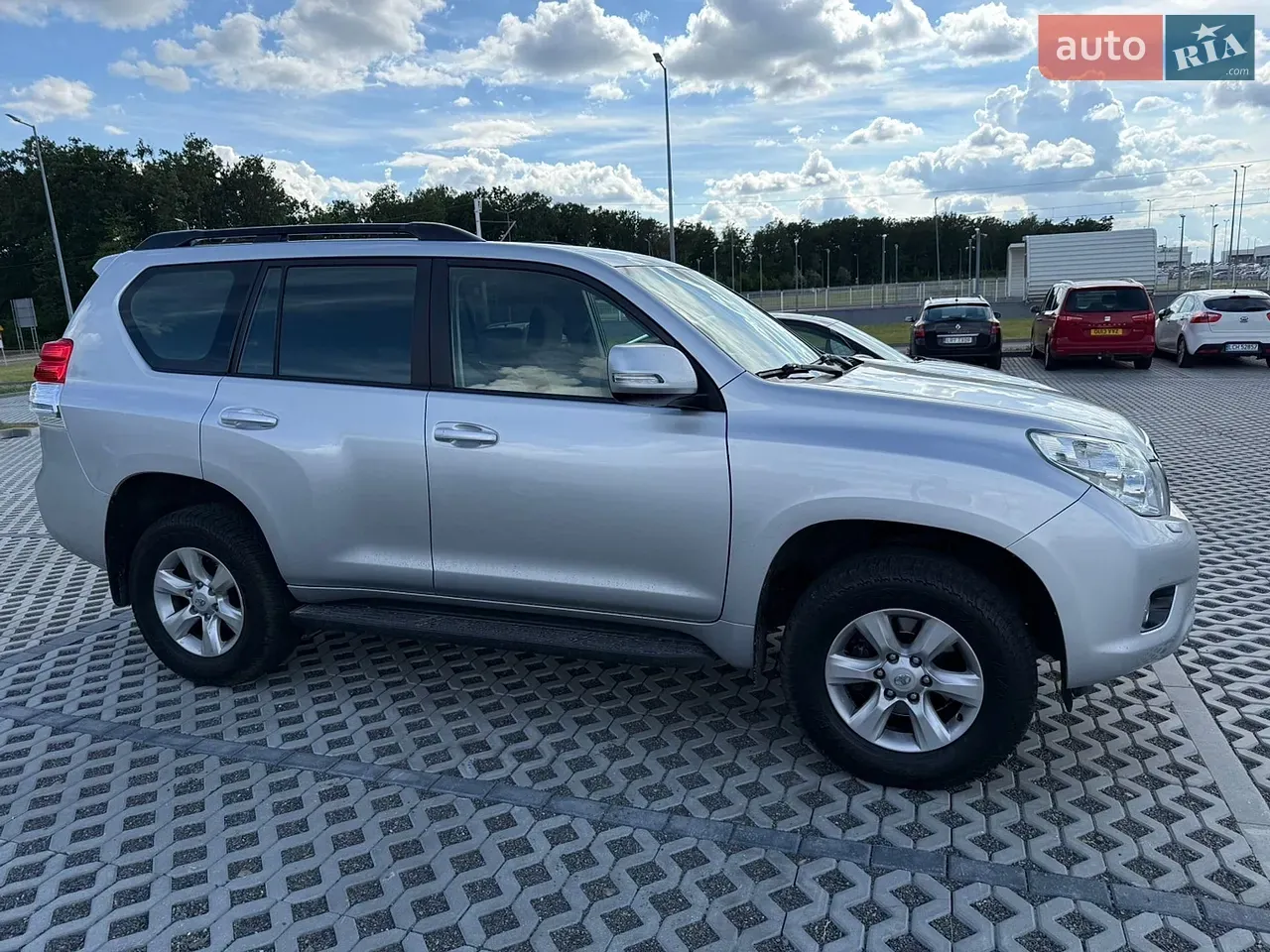 Toyota Land Cruiser 2010 photo 3