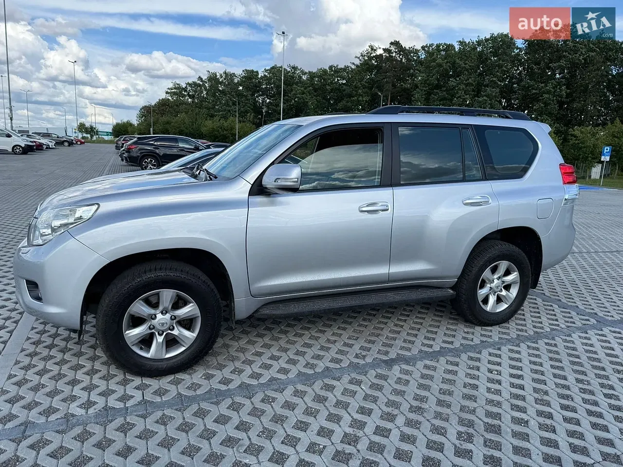 Toyota Land Cruiser 2010 photo 4