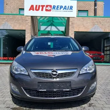 Opel Astra 2011 photo 3