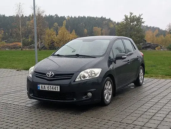 Toyota Auris 2012 photo 3