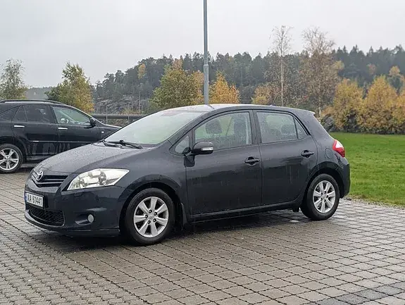 Toyota Auris 2012 photo 4