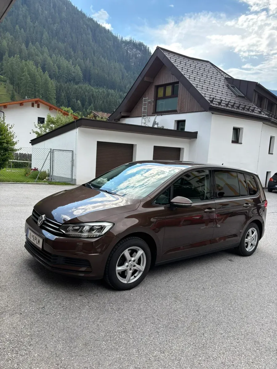 Volkswagen Touran 2016 photo 2