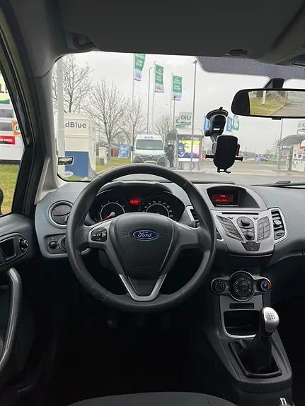 Ford Fiesta 2011 photo 4