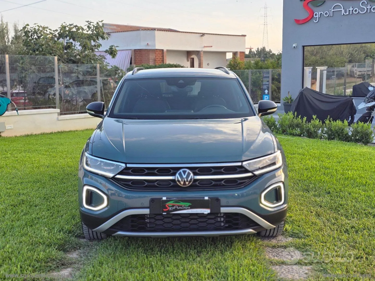 Volkswagen T-Roc 2023 photo 2