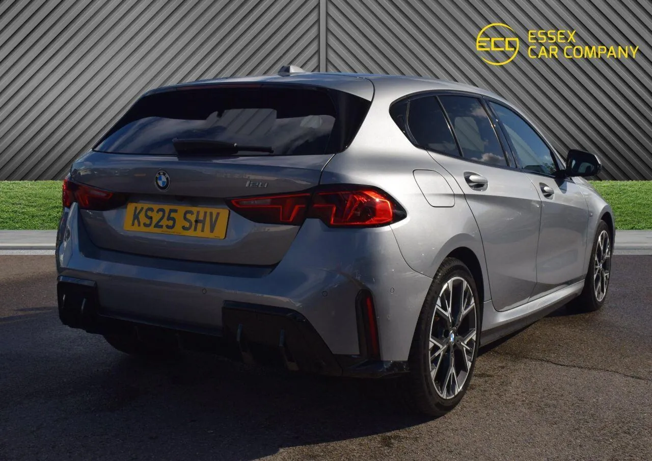 BMW 1 Series 2025 photo 5