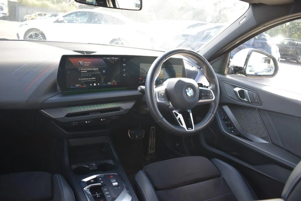 BMW 1 Series 2025 photo 3