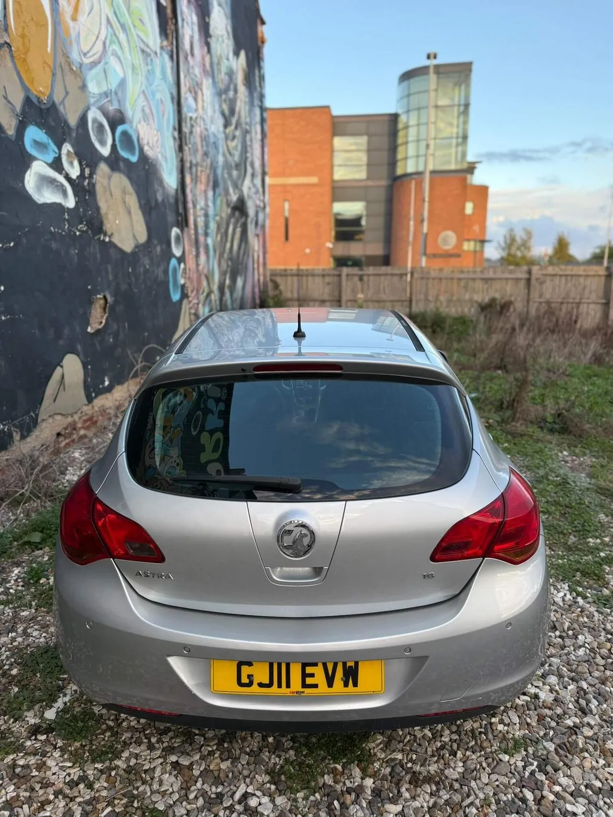 Vauxhall Astra 2011 photo 2