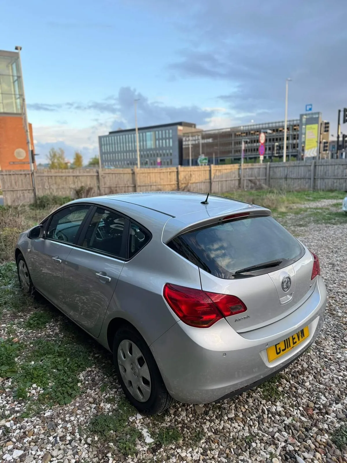 Vauxhall Astra 2011 photo 3