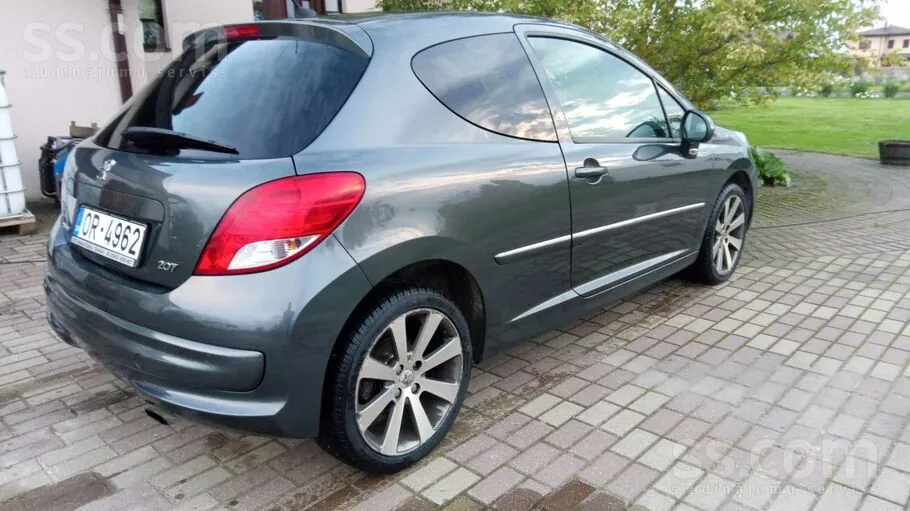 Peugeot 207 2010 photo 2