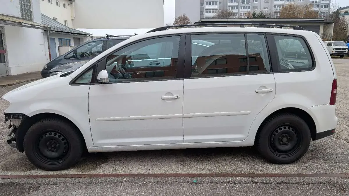 Volkswagen Touran 2008 photo 3