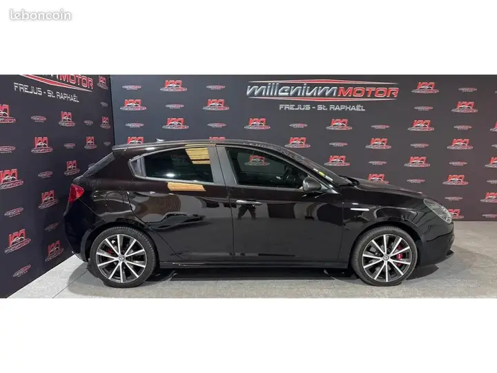 Alfa Romeo Giulietta 2017 photo 2