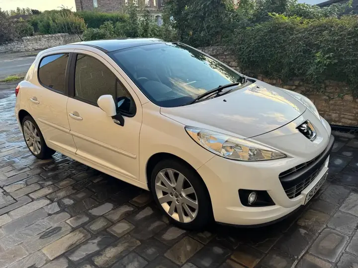 Peugeot 207 2011 photo 4