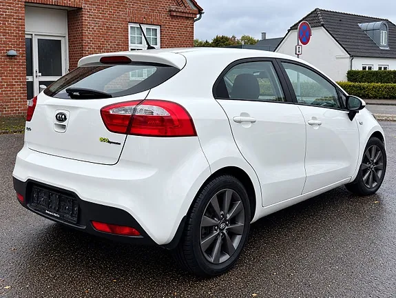 Kia Rio 2013 photo 4
