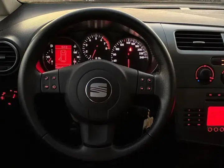 Seat Leon 2009 photo 2