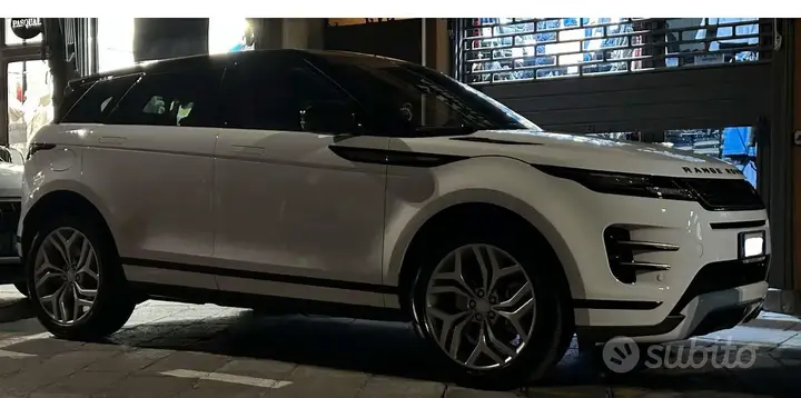 Land Rover Range Rover Evoque 2023 photo 2