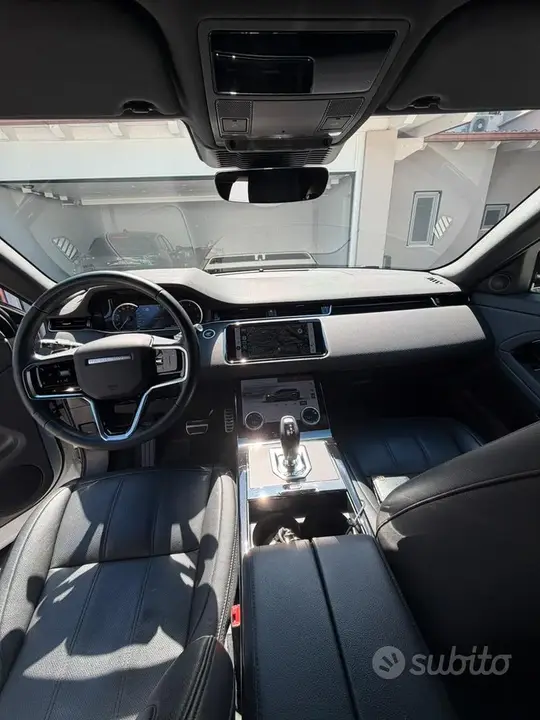 Land Rover Range Rover Evoque 2023 photo 3