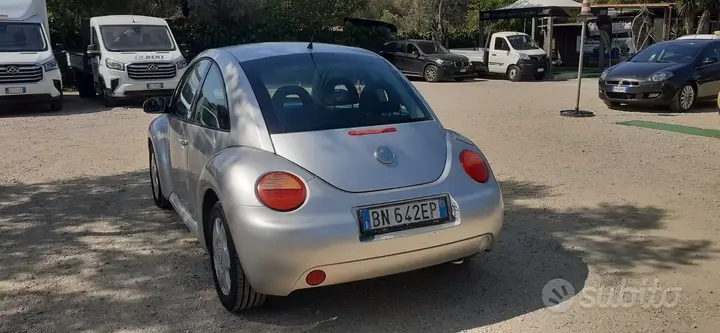 Volkswagen Beetle 2000 photo 3