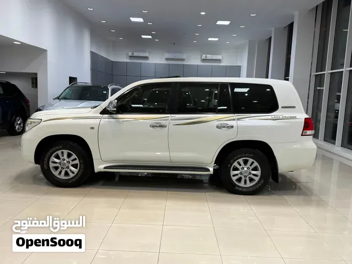 Toyota Land Cruiser 2010 photo 2