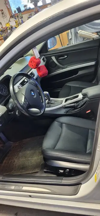 BMW 3 Series 2011 photo 3