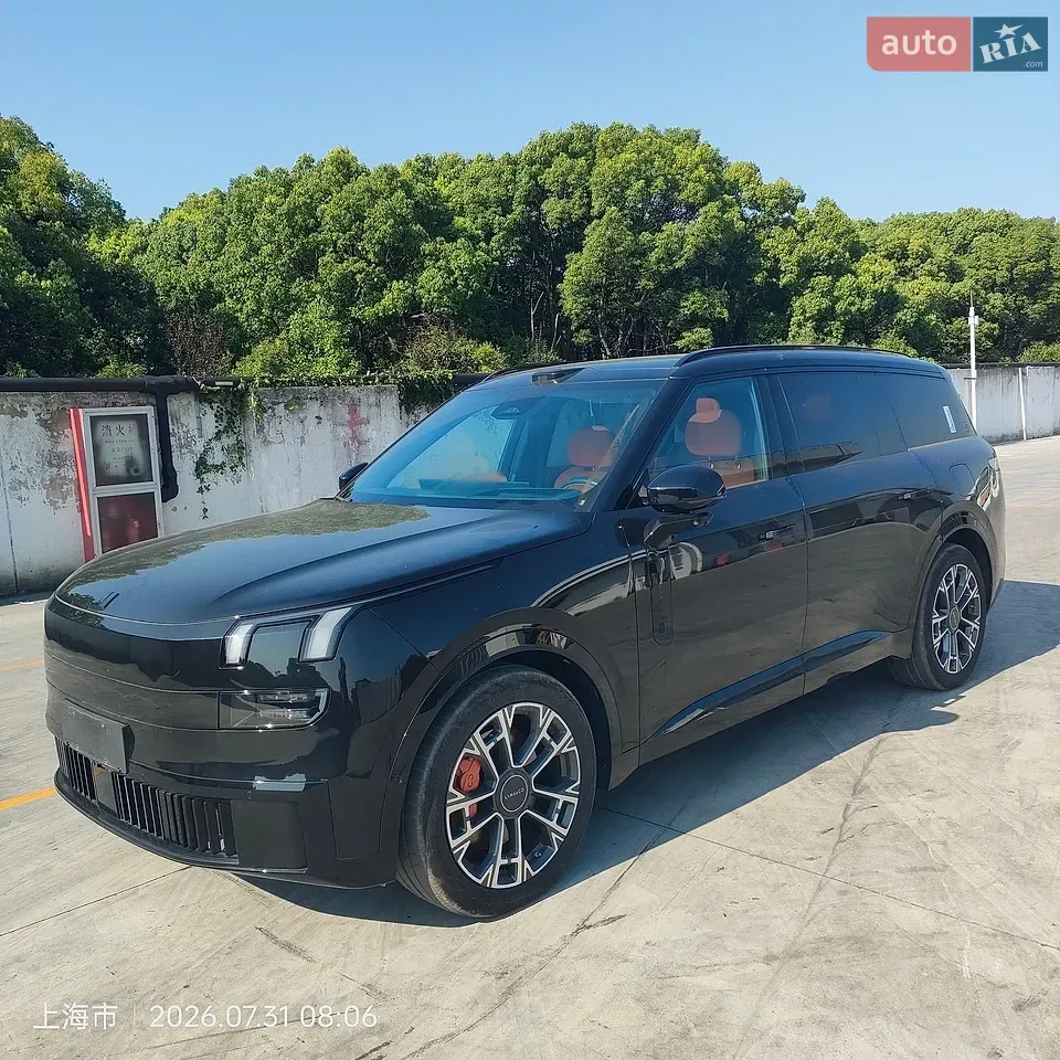 Lynk & Co 900