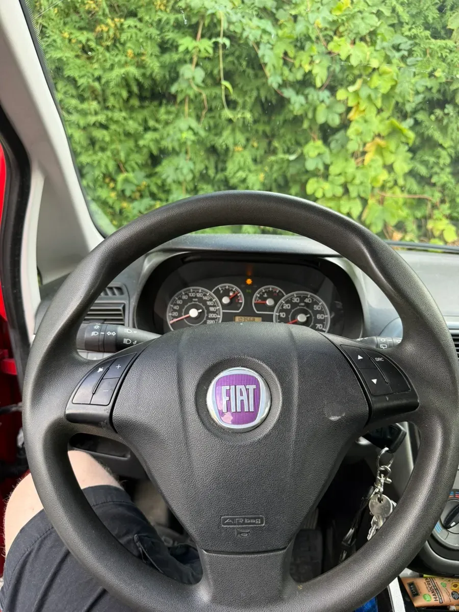 Fiat Grande Punto 2006 photo 3