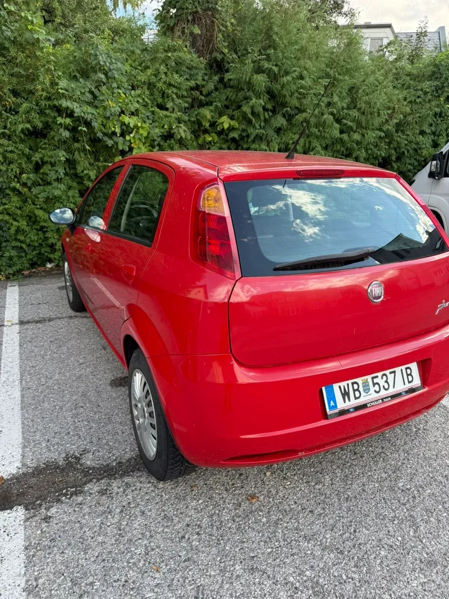 Fiat Grande Punto 2006 photo 2