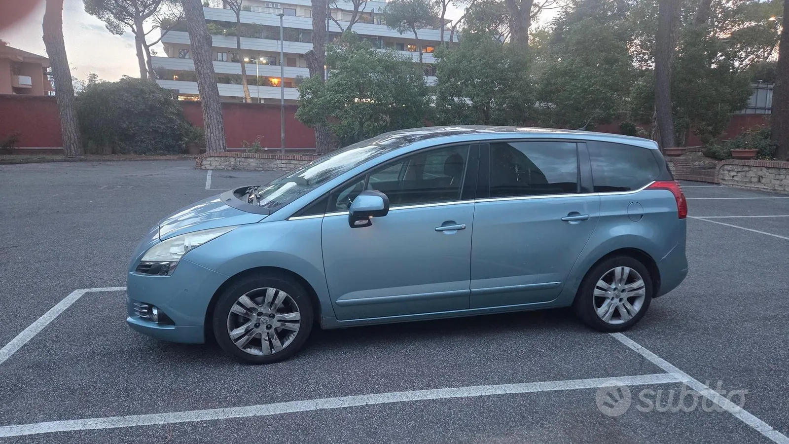 Peugeot 5008 2010 photo 3