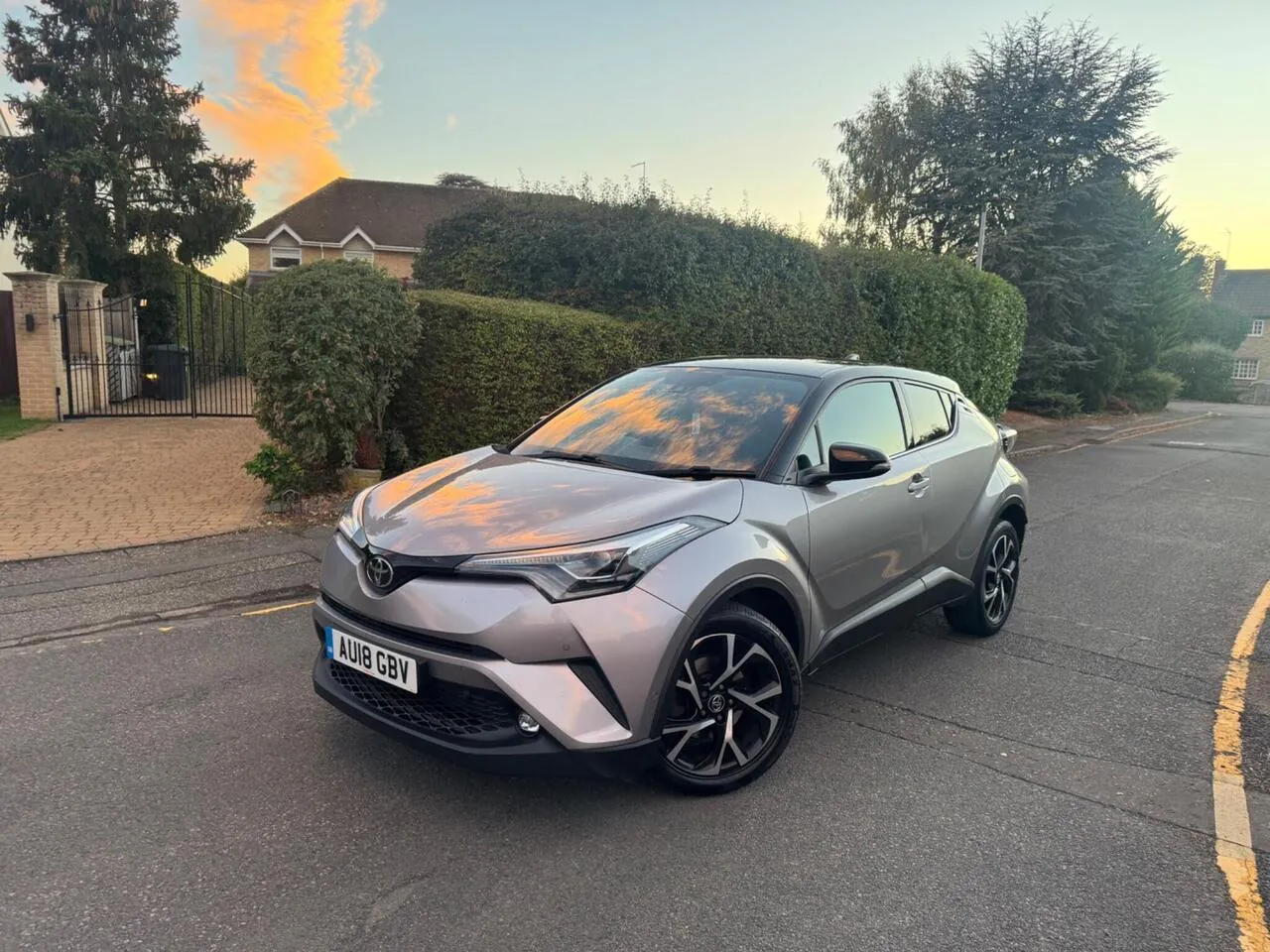 Toyota C-Hr 2018 photo 2
