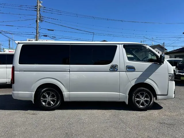 Toyota Hiace 2023 photo 4
