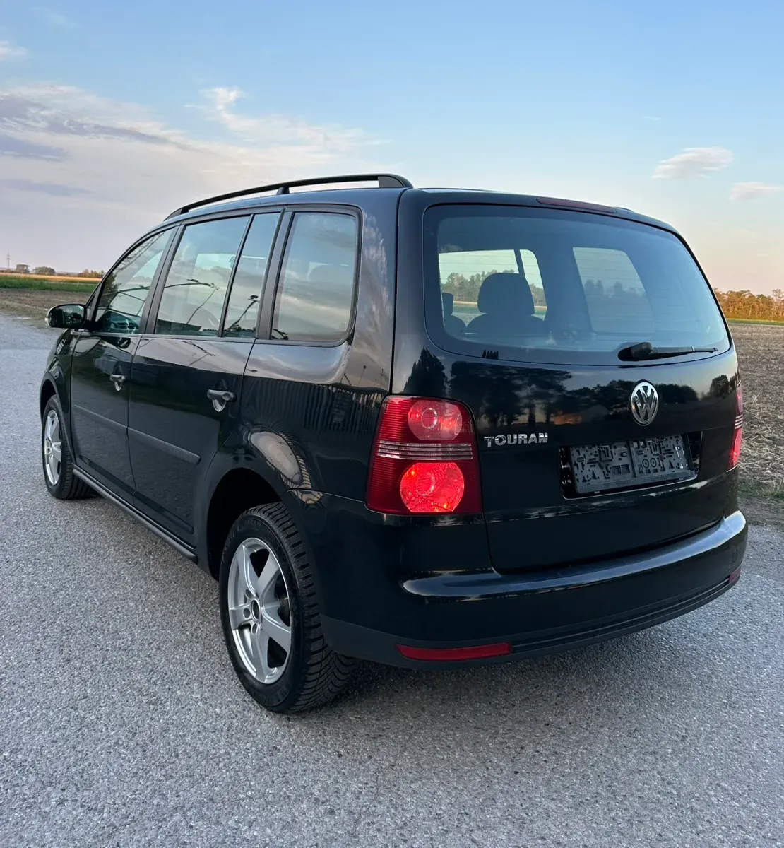 Volkswagen Touran 2008 photo 3