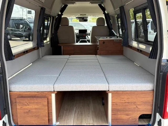 Toyota Hiace Van 2026 photo 2