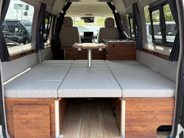 Toyota Hiace Van 2026 photo 3