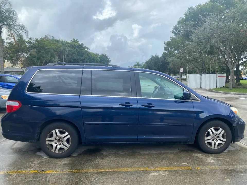 Honda Odyssey 2006 photo 2