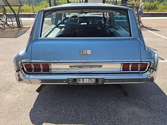 Chrysler Town & Country 1965 photo 3
