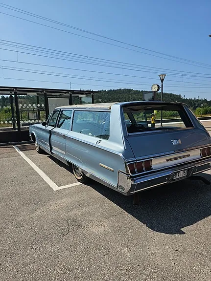 Chrysler Town & Country 1965 photo 4