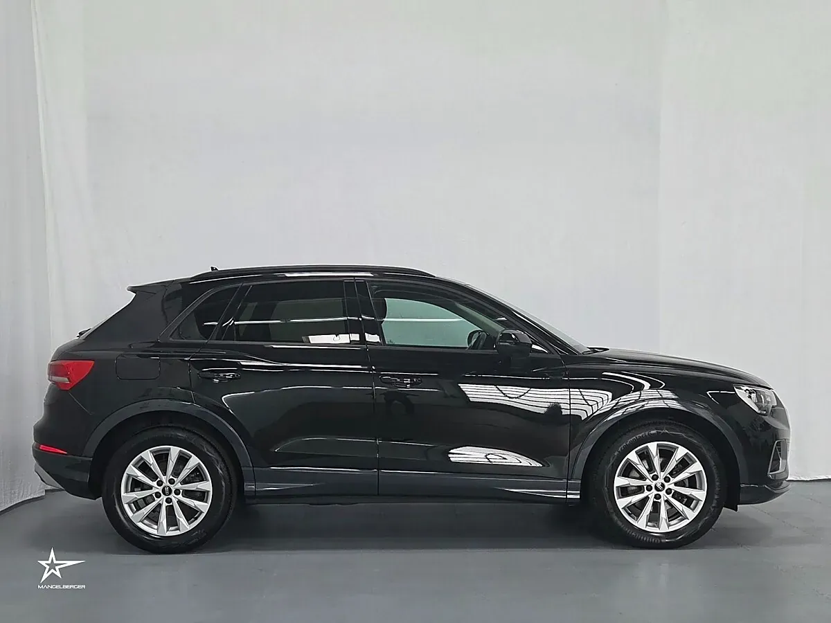 Audi Q3 2022 photo 2