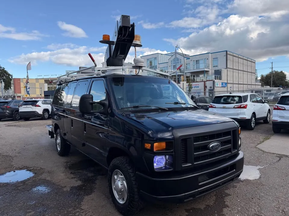 Ford E-350 Super Duty 2013 photo 5