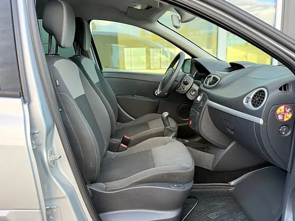 Renault Clio 2010 photo 4