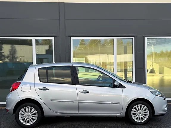 Renault Clio 2010 photo 2