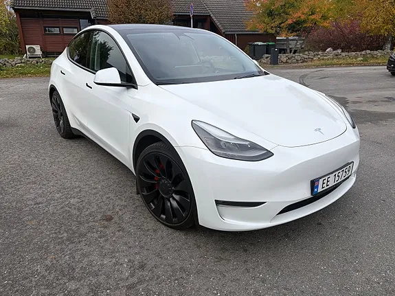 Tesla Model Y 2022 photo 2