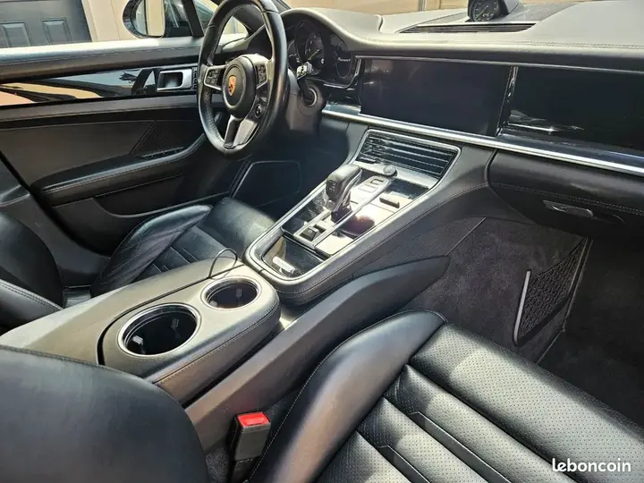 Porsche Panamera 2018 photo 3