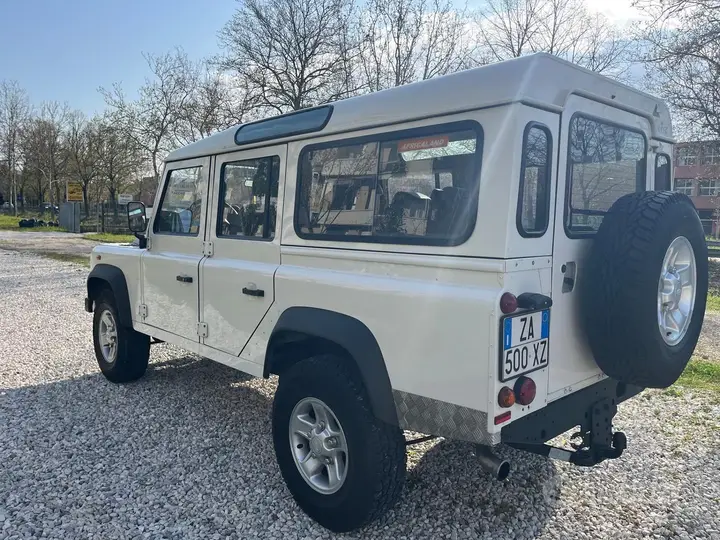 Land Rover Defender 2008 photo 5