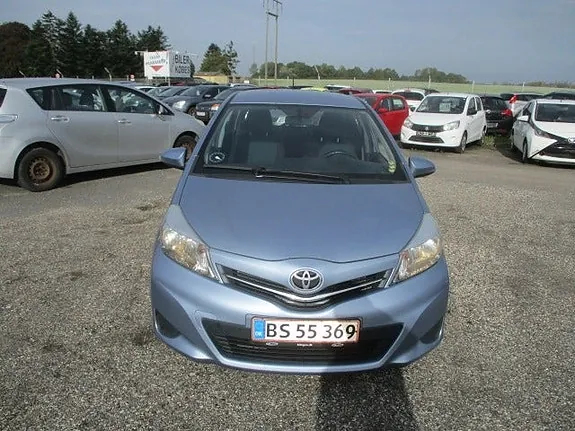 Toyota Yaris 2012 photo 2